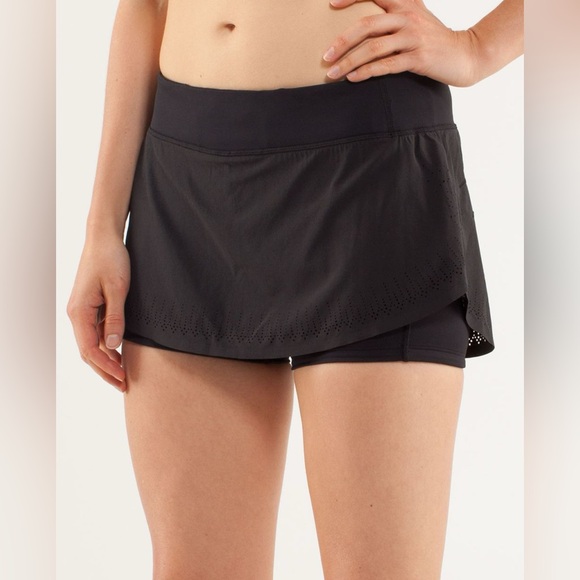 lululemon athletica Dresses & Skirts - LULULEMON Run: Light As Air Skirt Black Athletic Workout Skort Size 4